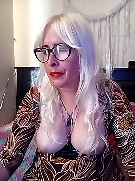 Snapshot of Rousmk1 chatting on 10.11.25 Rousmk1 online show from 10.11.25