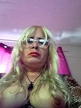 Snapshot of Rousmk1 chatting on 12.02.25 Rousmk1 online show from 12.02.25