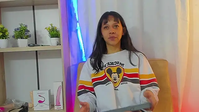 Snapshot of ladynemesis chatting on 02.14.25 ladynemesis online show from 02.14.25