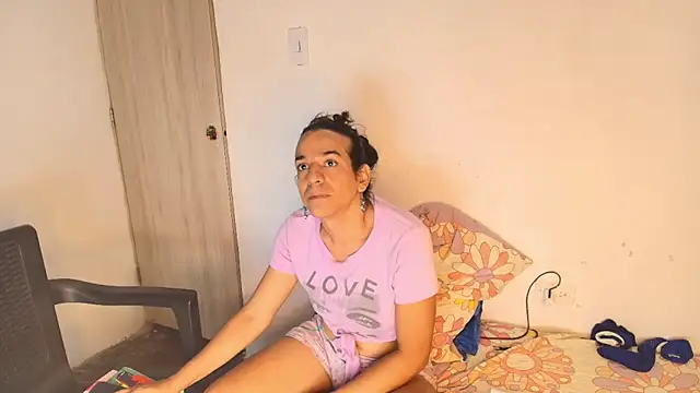 Oh Tique online show from 12.03.25