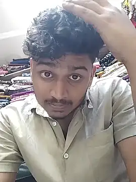 Snapshot of heartless__95 chatting on 11.17.25 heartless 95 online show from 11.17.25