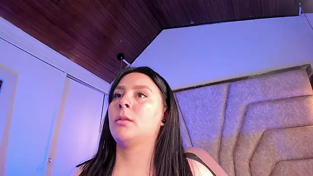 Snapshot of EmaJames25 chatting on 11.14.25 EmaJames25 online show from 11.14.25