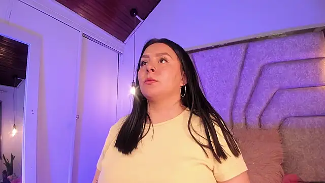 Snapshot of EmaJames25 chatting on 11.21.25 EmaJames25 online show from 11.21.25