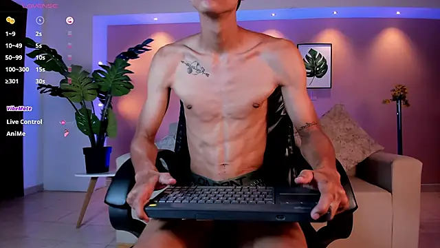 Snapshot of Aaron_Scoot chatting on 01.25.25 Aaron Scoot online show from 01.25.25