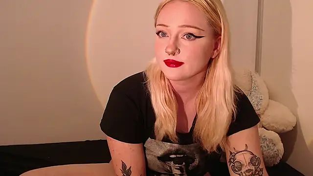 Snapshot of chloe_levine chatting on 09.10.25 chloe levine online show from 09.10.25