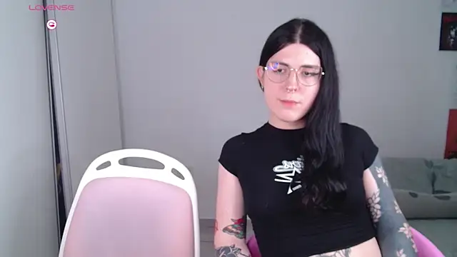 Snapshot of chloe_levine chatting on 08.04.26 chloe levine online show from 08.04.26