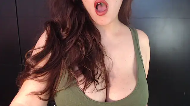 Snapshot of AdharaLujan chatting on 03.08.25 AdharaLujan online show from 03.08.25