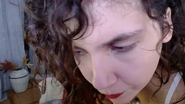 Snapshot of Sigrid- chatting on 01.20.25 Sigrid- online show from 01.20.25