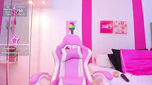 scarlette 15  online show from 03.18.25