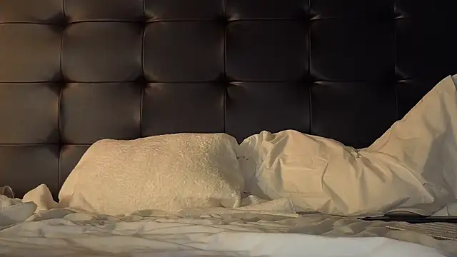 Snapshot of wheresando1 chatting on 09.23.25 wheresando1 online show from 09.23.25