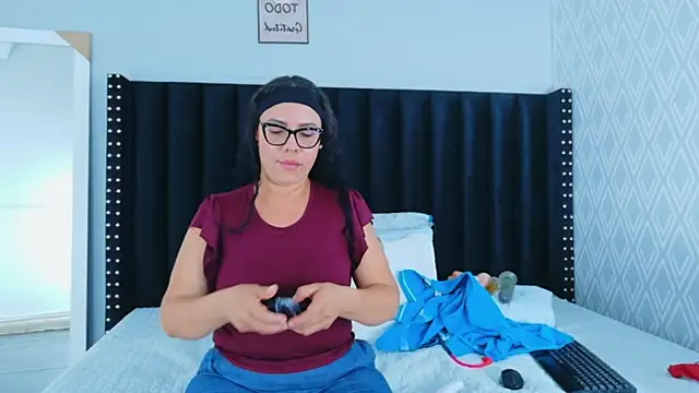 hotlatinateacher online show from 04.20.26