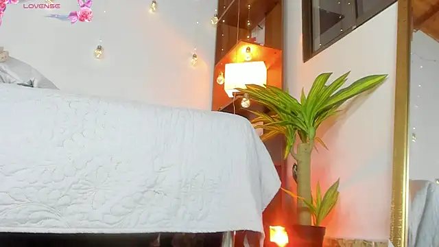 Snapshot of angelinepossy chatting on 02.22.25 angelinepossy online show from 02.22.25