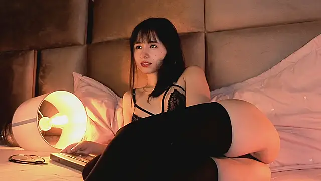 Snapshot of angelinepossy chatting on 11.30.25 angelinepossy online show from 11.30.25