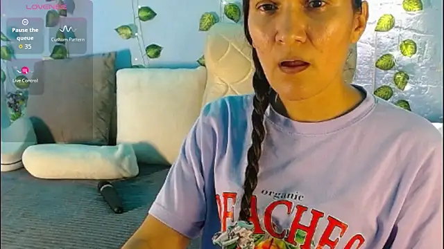 venus swet  online show from 10.20.25