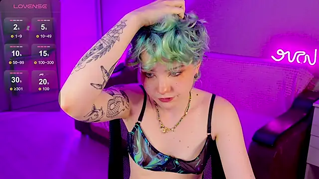 Snapshot of School_Love chatting on 01.17.25 School Love online show from 01.17.25