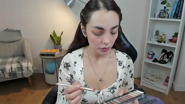  BellaEvans  online show from 10.23.25