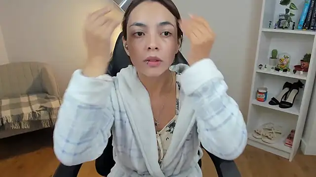  BellaEvans  online show from 10.29.25