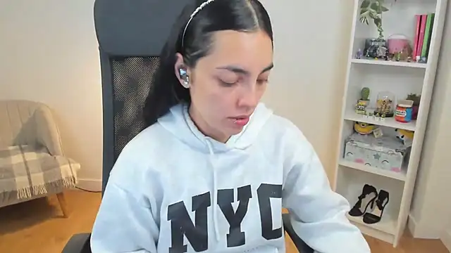  BellaEvans  online show from 06.13.26