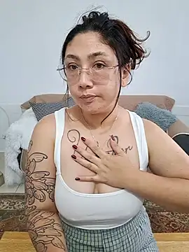 Mia Ruiz online show from 09.28.25