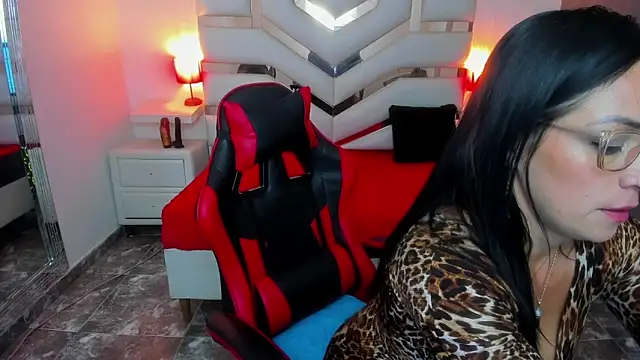 KateTompson  online show from 09.09.25