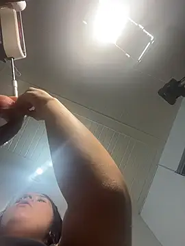 Snapshot of hally_berry____ chatting on 02.14.26 hally berry online show from 02.14.26