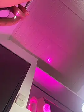 Snapshot of hally_berry____ chatting on 03.29.26 hally berry online show from 03.29.26