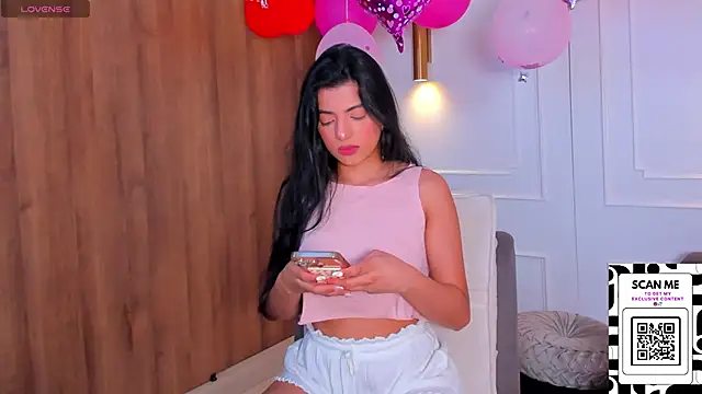 Chrishell  online show from 02.16.25