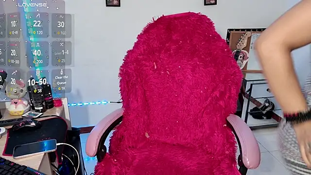 Snapshot of RoxaneEvans_ chatting on 01.17.26 RoxaneEvans online show from 01.17.26