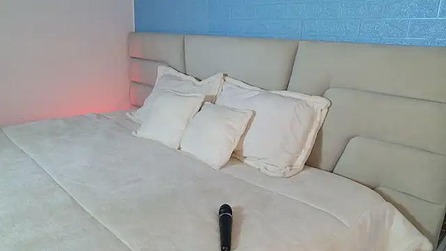 Zoe Benson online show from 09.25.25