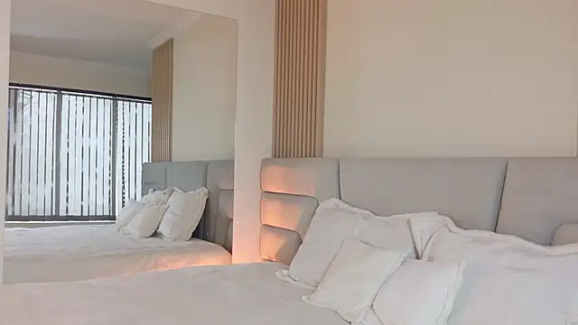 Zoe Benson online show from 10.20.25