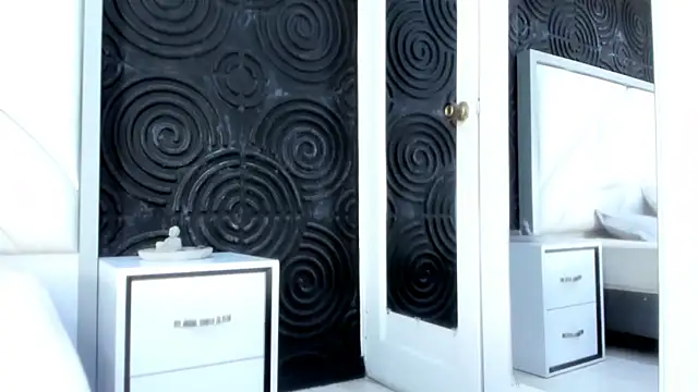 AbigailWilliams  online show from 11.03.25