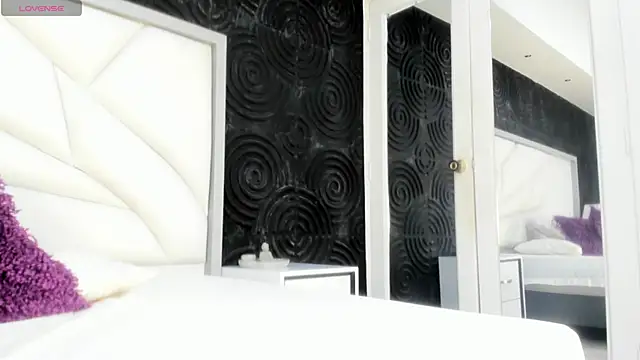 AbigailWilliams  online show from 11.25.25