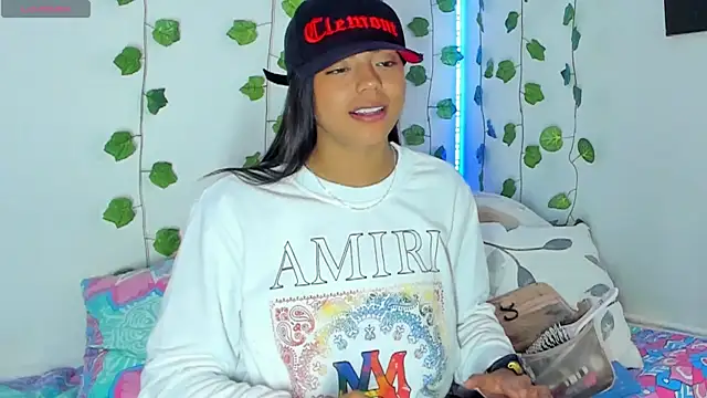 BarbieHotLaura online show from 01.18.25