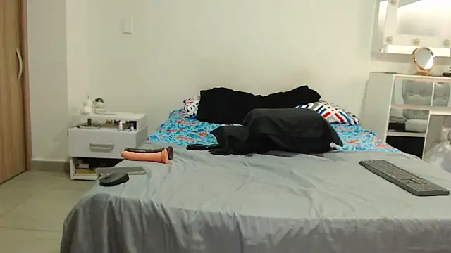 AnnieRoss69 online show from 12.20.25