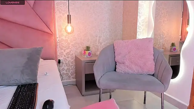 Snapshot of salome-brown chatting on 12.14.24 salome-brown online show from 12.14.24