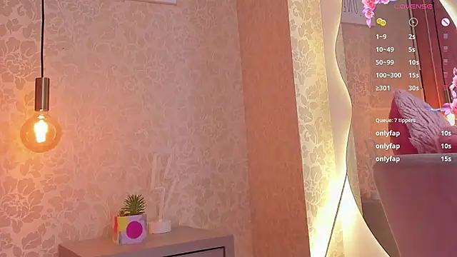 Snapshot of salome-brown chatting on 12.19.24 salome-brown online show from 12.19.24