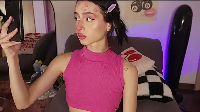 Snapshot of salome-brown chatting on 10.17.25 salome-brown online show from 10.17.25