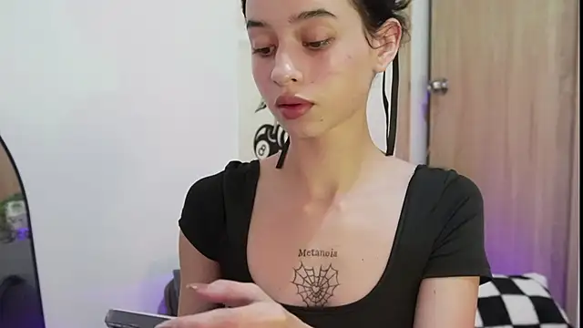 Snapshot of salome-brown chatting on 11.19.25 salome-brown online show from 11.19.25