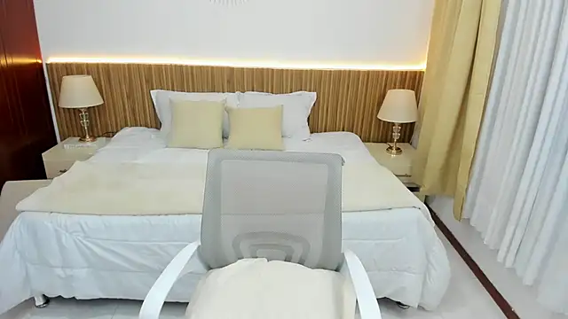 Snapshot of latyndollts chatting on 03.22.25 latyndollts online show from 03.22.25