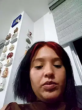Snapshot of LorenRosse chatting on 01.01.25 LorenRosse online show from 01.01.25
