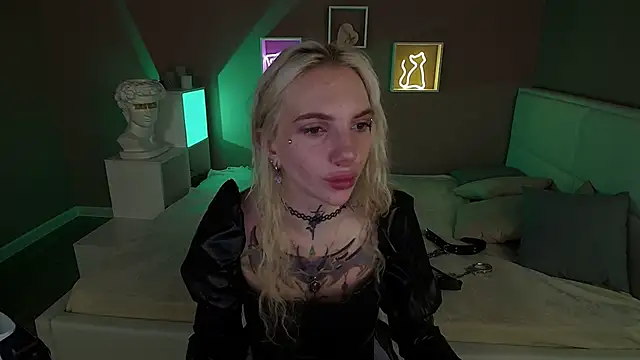 Snapshot of AnneTenet chatting on 03.16.25 AnneTenet online show from 03.16.25