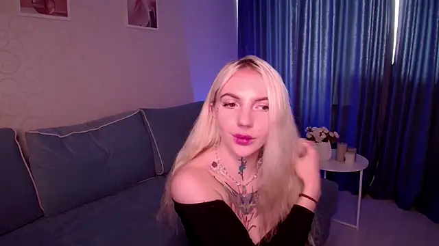 Snapshot of AnneTenet chatting on 09.17.25 AnneTenet online show from 09.17.25