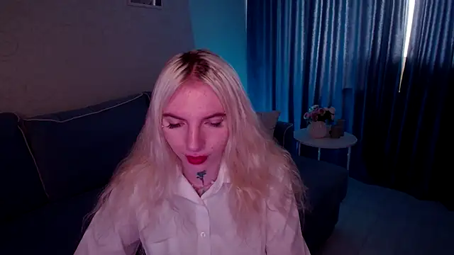 Snapshot of AnneTenet chatting on 09.18.25 AnneTenet online show from 09.18.25