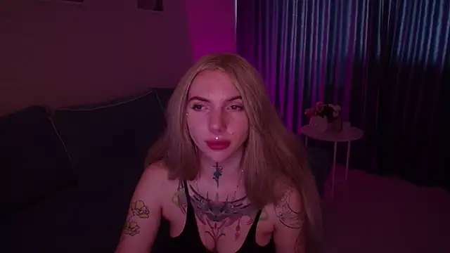 Snapshot of AnneTenet chatting on 09.26.25 AnneTenet online show from 09.26.25