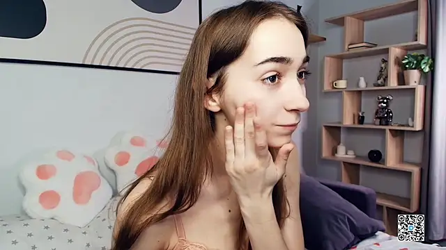 Snapshot of PollyBeev chatting on 10.06.25 PollyBeev online show from 10.06.25