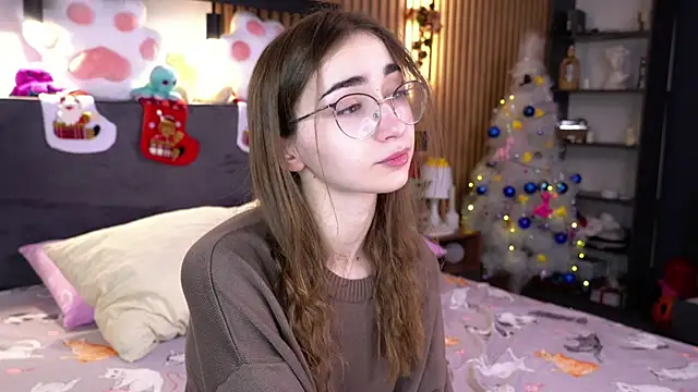 Snapshot of PollyBeev chatting on 11.30.25 PollyBeev online show from 11.30.25