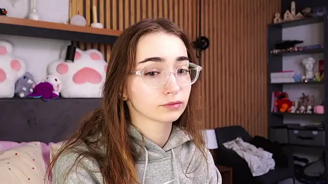 Snapshot of PollyBeev chatting on 04.09.26 PollyBeev online show from 04.09.26