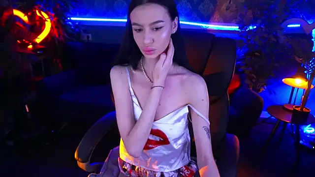 Snapshot of Snow_WhiteeeX chatting on 02.04.25 Snow WhiteeeX online show from 02.04.25