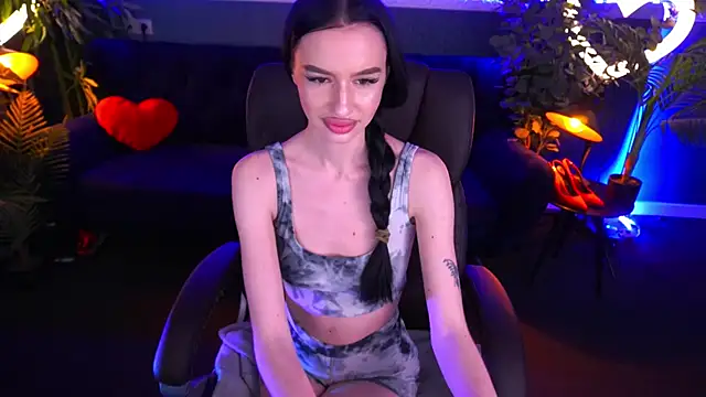 Snapshot of Snow_WhiteeeX chatting on 02.24.25 Snow WhiteeeX online show from 02.24.25