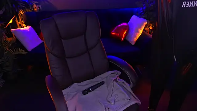 Snapshot of Snow_WhiteeeX chatting on 03.18.25 Snow WhiteeeX online show from 03.18.25